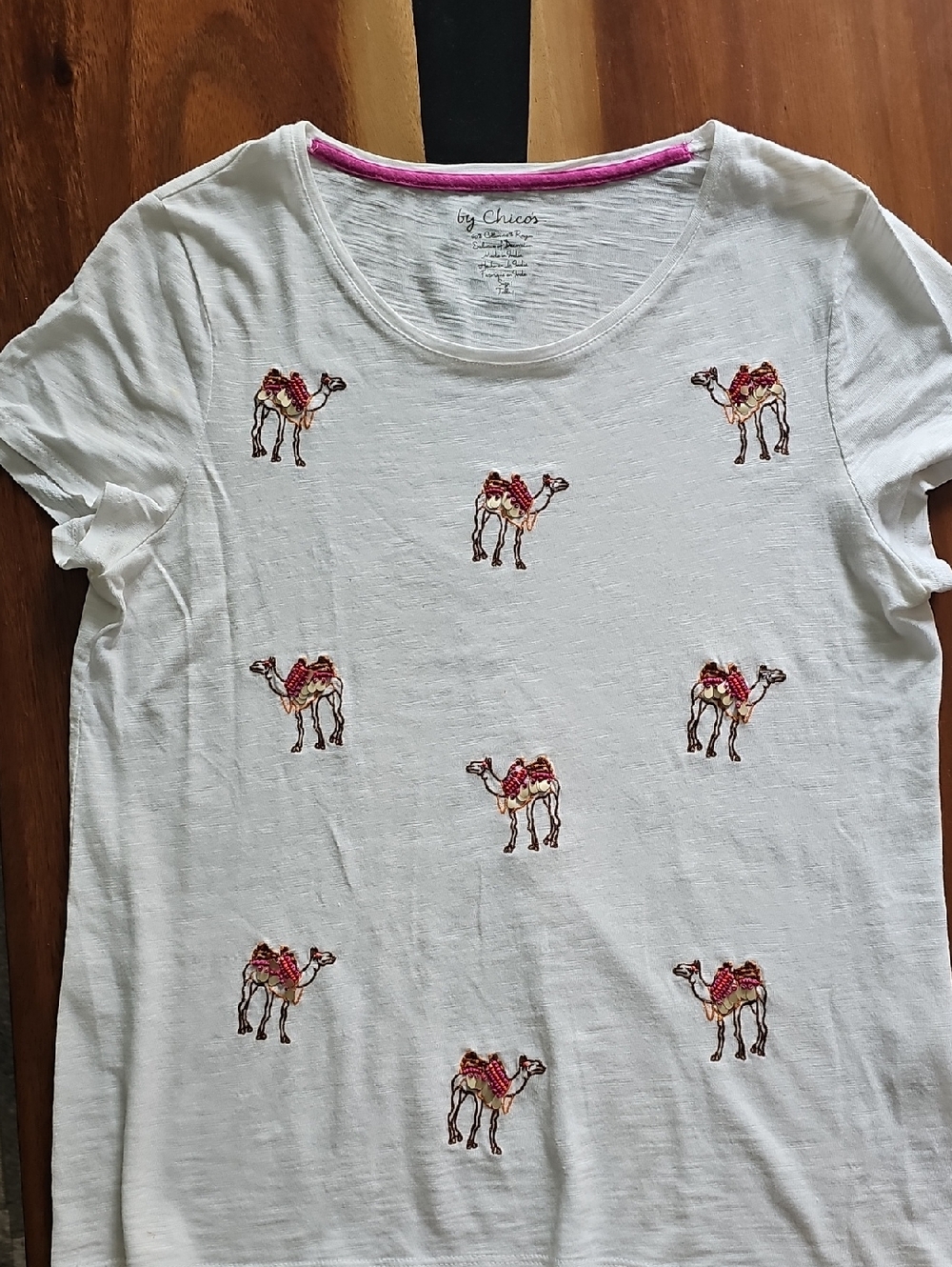 Chico's Sz 1 White Tee with Camels.